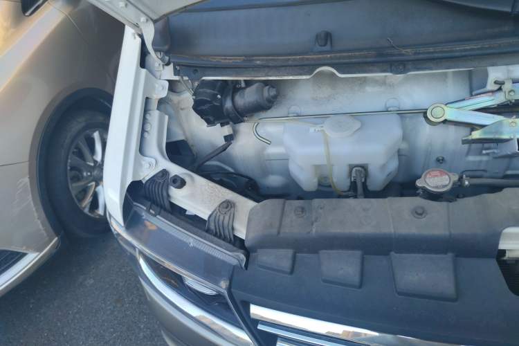 Used Jinbei New Hiace S 2023 1.6L Luxury Cargo Version 2/5-Seater SWD16M Engine Bay Right