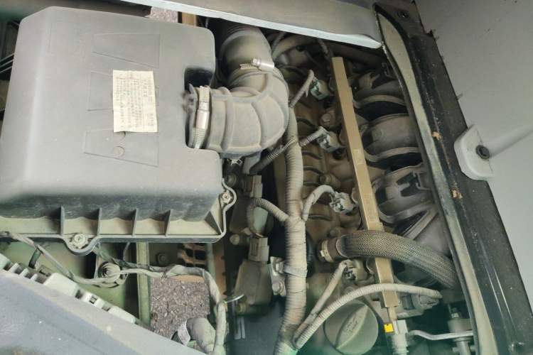 Used Jinbei New Hiace S 2023 1.6L Wealth Edition Van 2/5-Seater Air-Conditioned Model SWD16M Engine Bay Right