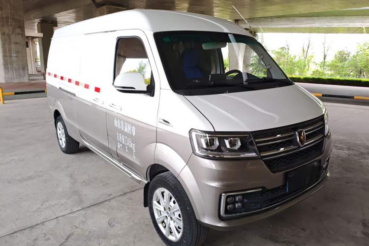 Used Jinbei New Hiace S 2023 1.5L Wealth Edition Van 2/5-Seater Non-Air-Conditioned Version SWC15M Exterior 1