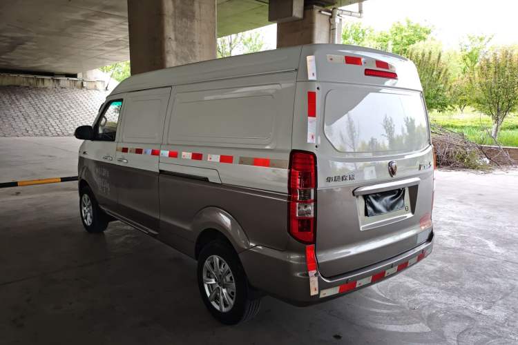 Used Jinbei New Hiace S 2023 1.5L Wealth Edition Van 2/5-Seater Non-Air-Conditioned Version SWC15M Exterior 2