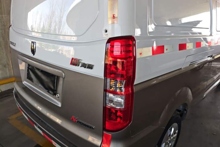 Used Jinbei New Hiace S 2023 1.5L Wealth Edition Van 2/5-Seater Non-Air-Conditioned Version SWC15M Exterior 3