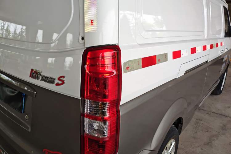Used Jinbei New Hiace S 2023 1.5L Wealth Edition Van 2/5-Seater Non-Air-Conditioned Version SWC15M Exterior 3