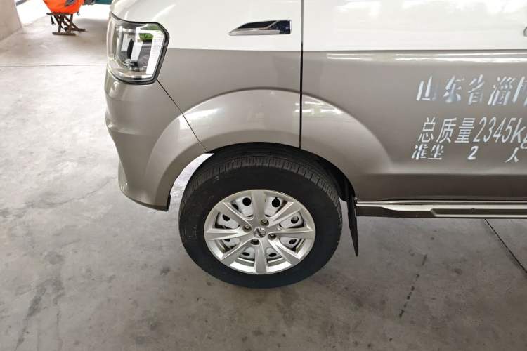Used Jinbei New Hiace S 2023 1.5L Wealth Edition Van 2/5-Seater Non-Air-Conditioned Version SWC15M Exterior 4