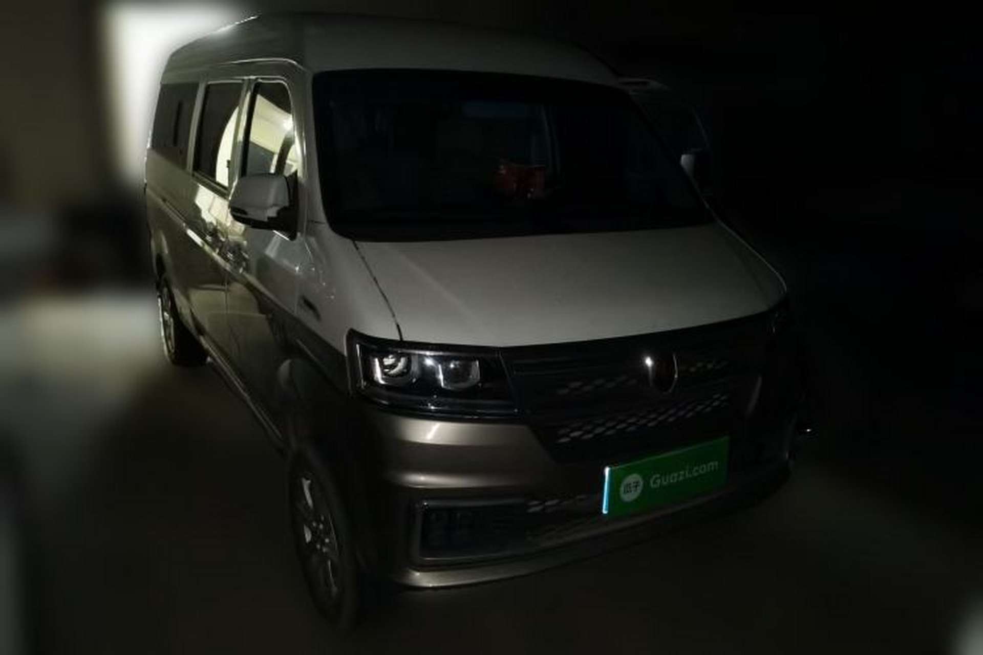 Used Jinbei New Hiace S 2023 1.5L Wealth Edition Passenger Van 5/6/7-Seater Non-Air-Conditioned Version SWC15M Front Right 45 Deg