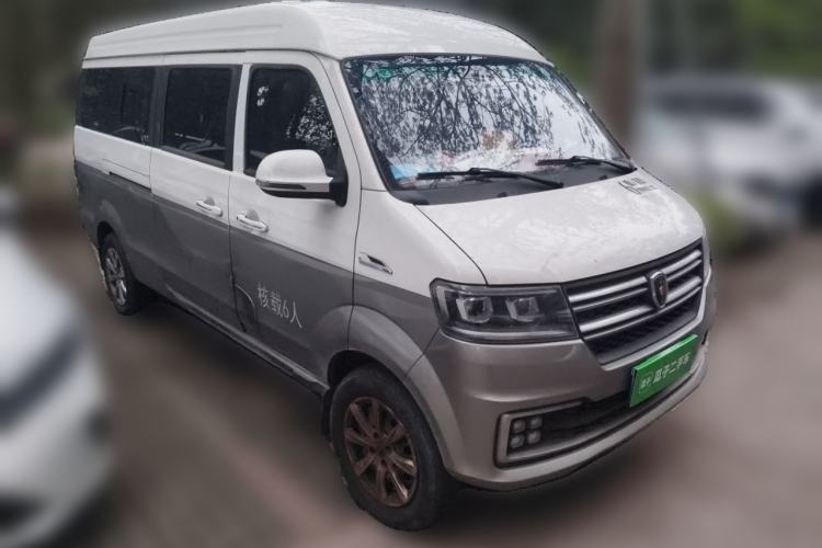 Used Jinbei New Hiace S 2023 1.5L Wealth Edition Passenger Van 5/6/7-Seater Non-Air-Conditioned Version SWC15M Front Right 45 Deg