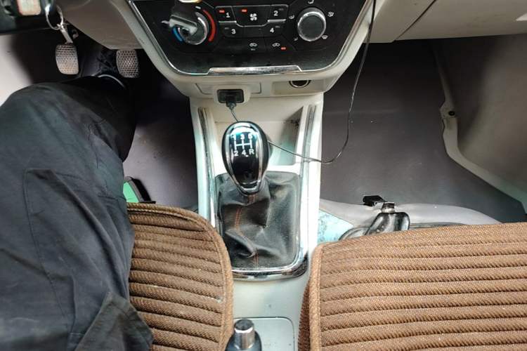 Used Jinbei New Hiace S 2023 1.5L Wealth Edition Van 2/5-Seater Non-Air-Conditioned Version SWC15M Gear Lever
