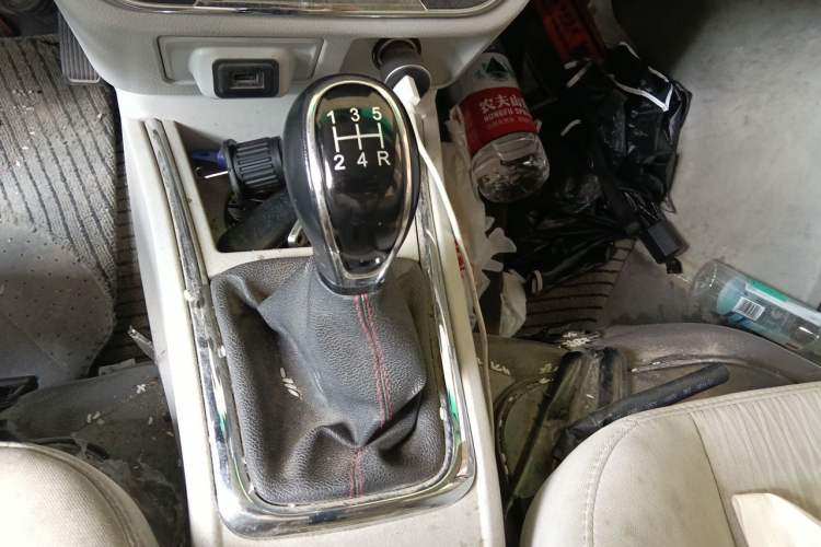 Used Jinbei New Hiace S 2023 1.5L Wealth Edition Passenger Van 5/6/7-Seater Central Air Conditioning Version SWC15M Gear Lever