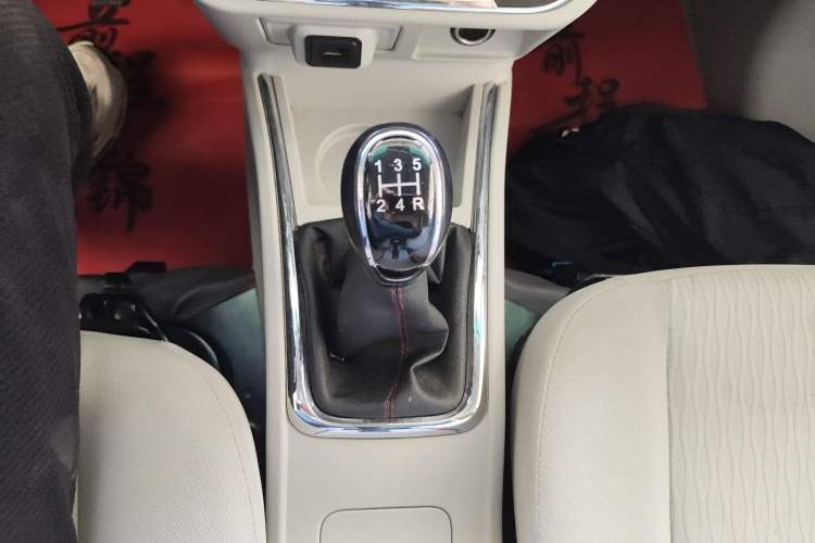Used Jinbei New Hiace S 2023 1.5L Wealth Edition Van 2/5-Seater Non-Air-Conditioned Version SWC15M Gear Lever