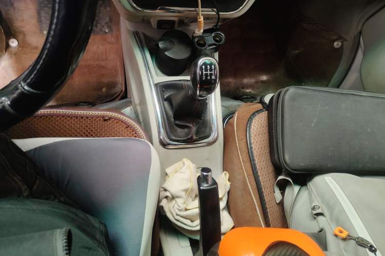 Used Jinbei New Hiace S 2023 1.5L Wealth Edition Passenger Van 5/6/7-Seater Non-Air-Conditioned Version SWC15M Gear Lever