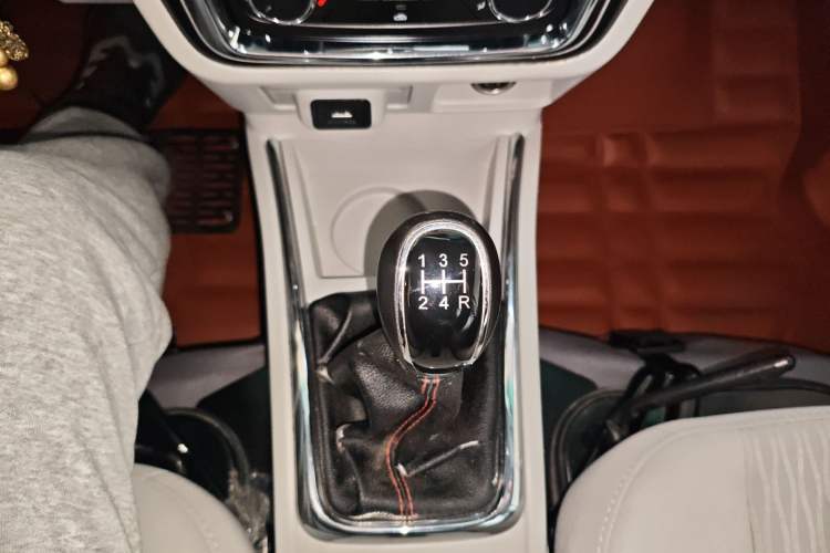 Used Jinbei New Hiace S 2023 1.5L Wealth Edition Van 2/5-Seater Non-Air-Conditioned Version SWC15M Gear Lever