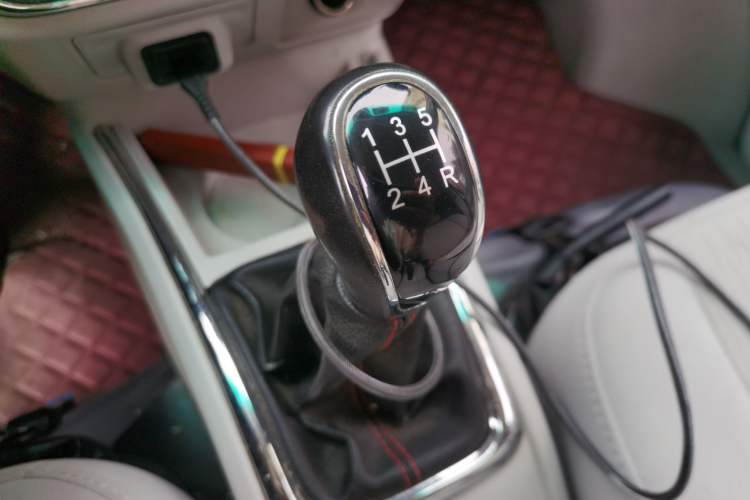 Used Jinbei New Hiace S 2023 1.5L Wealth Edition Van 2/5-Seater Air-Conditioned Model SWC15M Gear Lever