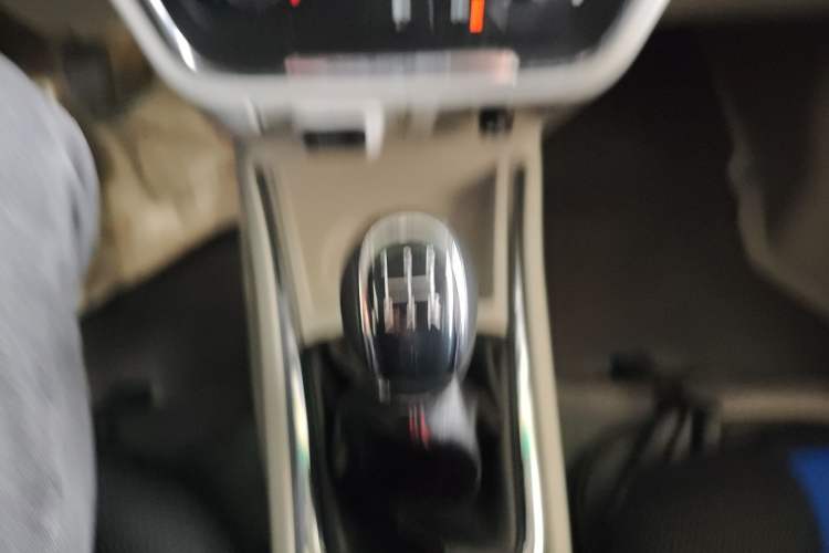 Used Jinbei New Hiace S 2023 1.5L Wealth Edition Van 2/5-Seater Non-Air-Conditioned Version SWC15M Gear Lever