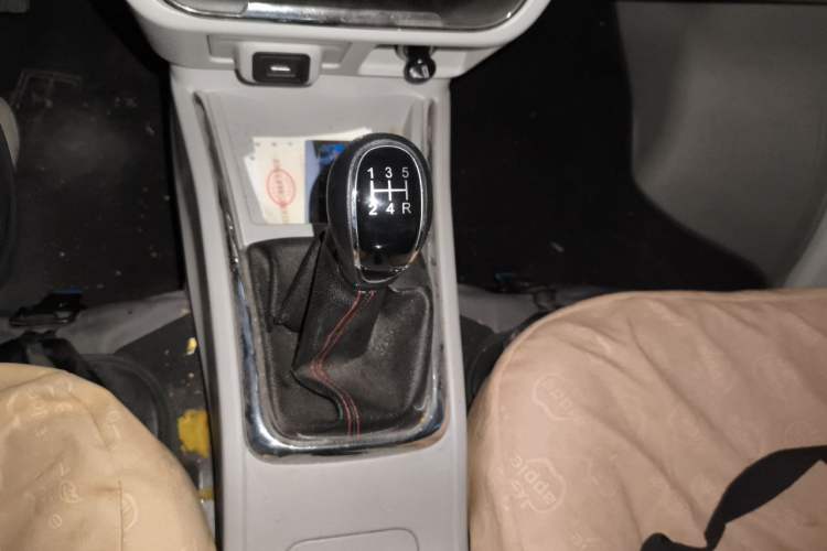 Used Jinbei New Hiace S 2023 1.5L Wealth Edition Passenger Van 5/6/7-Seater Central Air Conditioning Version SWC15M Gear Lever