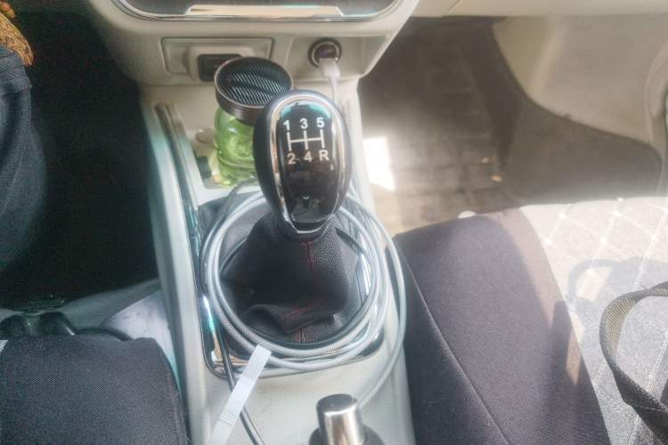 Used Jinbei New Hiace S 2023 1.5L Wealth Edition Passenger Van 5/6/7-Seater Non-Air-Conditioned Version SWC15M Gear Lever