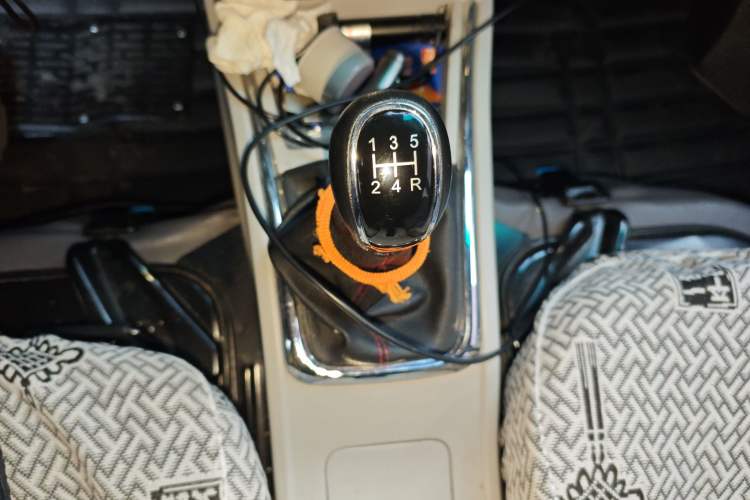 Used Jinbei New Hiace S 2023 1.5L Wealth Edition Passenger Van 5/6/7-Seater Central Air Conditioning Version SWC15M Gear Lever
