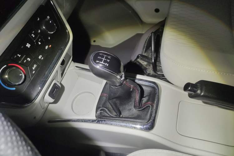 Used Jinbei New Hiace S 2023 1.5L Wealth Edition Van 2/5-Seater Non-Air-Conditioned Version SWC15M Gear Lever