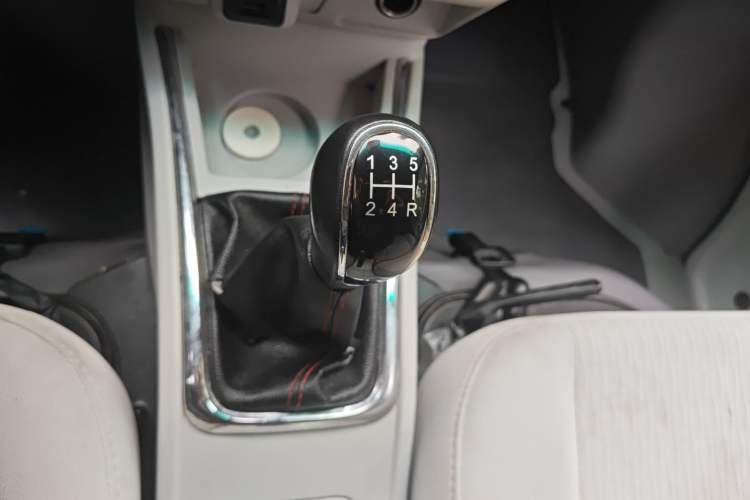 Used Jinbei New Hiace S 2023 1.5L Wealth Edition Van 2/5-Seater Non-Air-Conditioned Version SWC15M Gear Lever