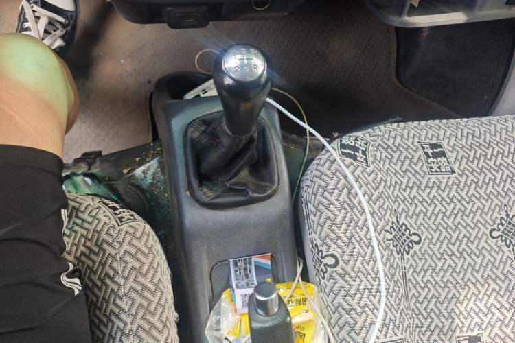 Used Jinbei New Hiace S 2023 1.5L Wealth Edition Van 2/5-Seater Air-Conditioned Model SWC15M Gear Lever