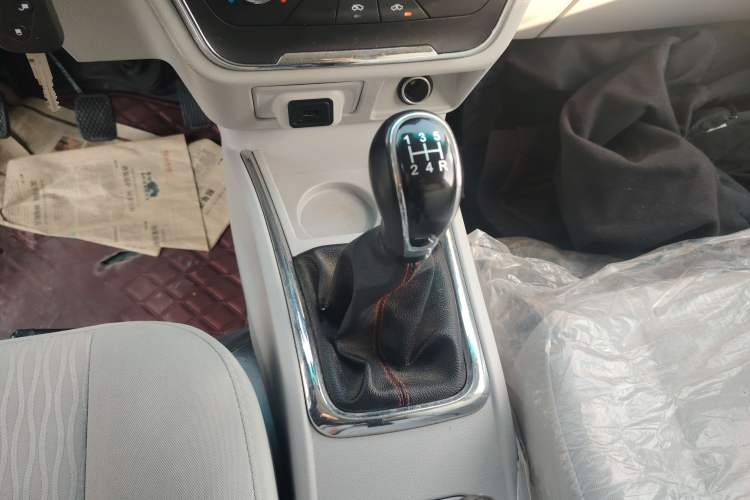 Used Jinbei New Hiace S 2023 1.5L Wealth Edition Van 2/5-Seater Non-Air-Conditioned Version SWC15M Gear Lever