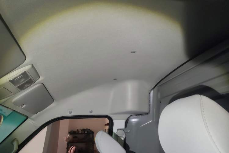 Used Jinbei New Hiace S 2023 1.5L Wealth Edition Van 2/5-Seater Non-Air-Conditioned Version SWC15M Headliner