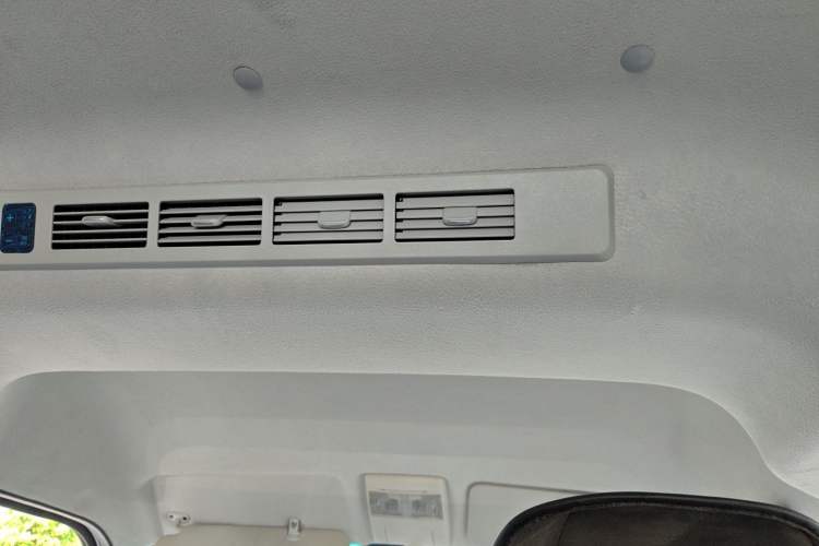 Used Jinbei New Hiace S 2023 1.5L Wealth Edition Passenger Van 5/6/7-Seater Central Air Conditioning Version SWC15M Headliner