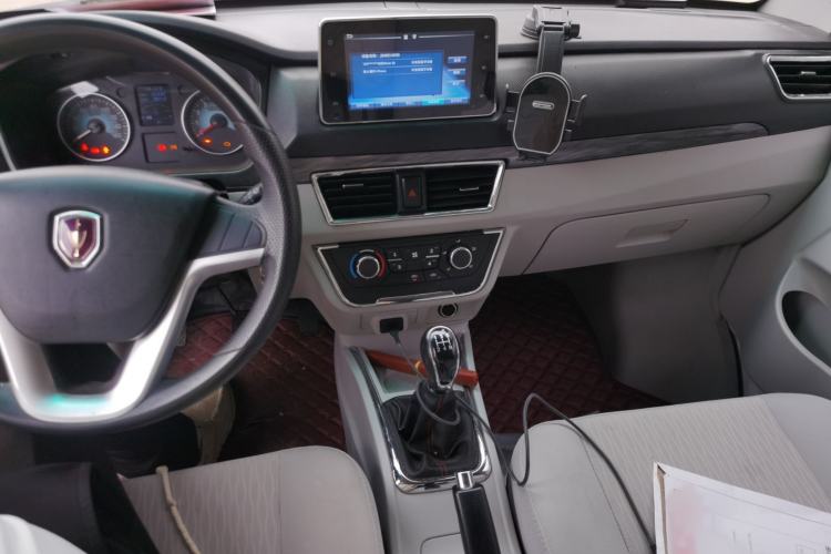 Used Jinbei New Hiace S 2023 1.5L Wealth Edition Van 2/5-Seater Air-Conditioned Model SWC15M Interior 2