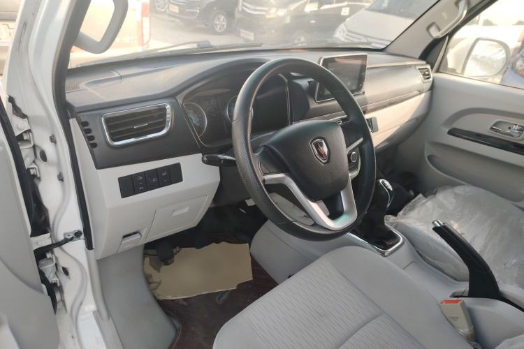 Used Jinbei New Hiace S 2023 1.5L Wealth Edition Van 2/5-Seater Non-Air-Conditioned Version SWC15M Interior 2