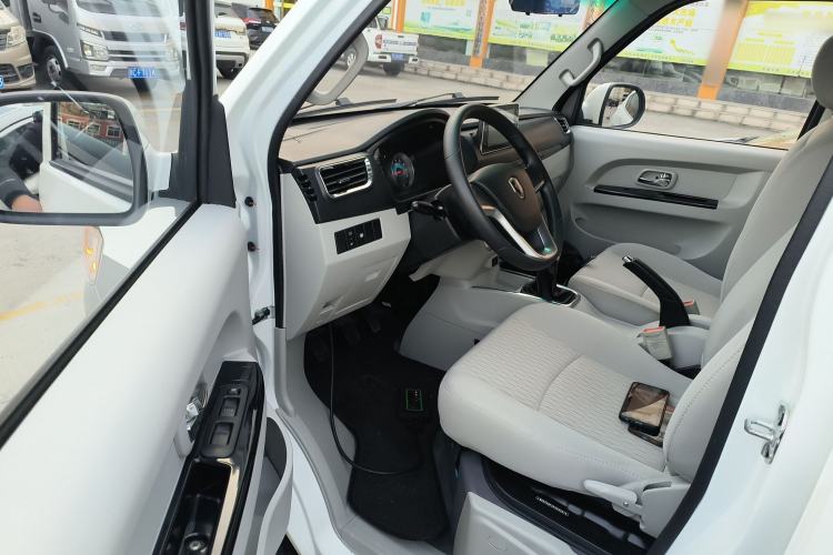 Used Jinbei New Hiace S 2023 1.5L Wealth Edition Van 2/5-Seater Non-Air-Conditioned Version SWC15M Interior 3
