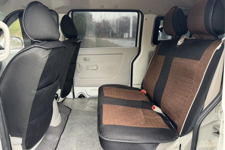 Used Jinbei New Hiace S 2023 1.5L Wealth Edition Passenger Van 5/6/7-Seater Central Air Conditioning Version SWC15M Interior 3