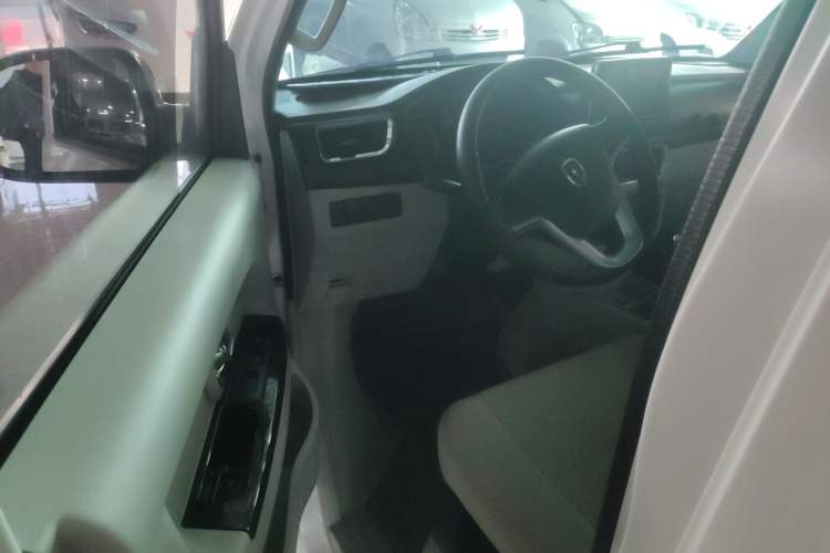 Used Jinbei New Hiace S 2023 1.5L Wealth Edition Van 2/5-Seater Non-Air-Conditioned Version SWC15M Interior 3