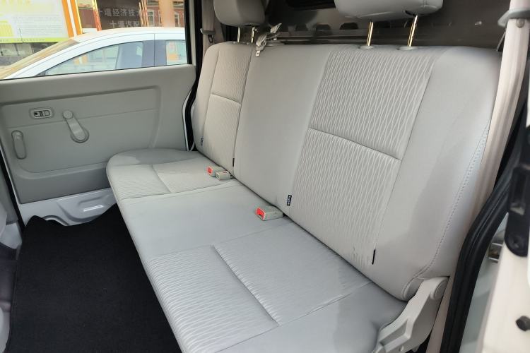 Used Jinbei New Hiace S 2023 1.5L Wealth Edition Van 2/5-Seater Non-Air-Conditioned Version SWC15M Interior 4