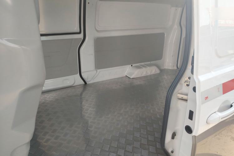 Used Jinbei New Hiace S 2023 1.5L Wealth Edition Van 2/5-Seater Non-Air-Conditioned Version SWC15M Interior 4