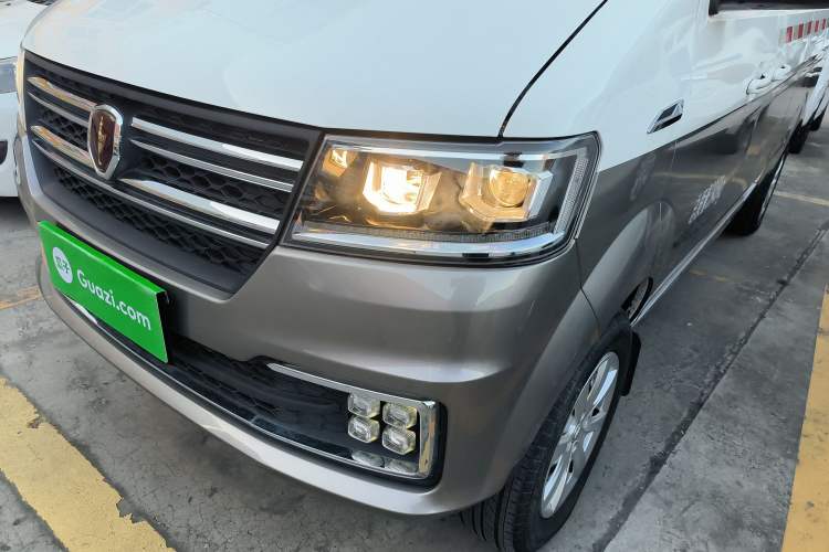 Used Jinbei New Hiace S 2023 1.5L Wealth Edition Van 2/5-Seater Non-Air-Conditioned Version SWC15M Left Front Headlight