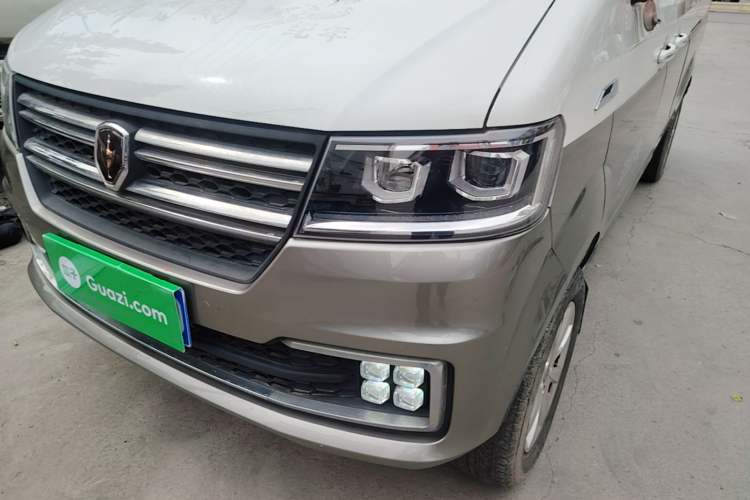 Used Jinbei New Hiace S 2023 1.5L Wealth Edition Van 2/5-Seater Non-Air-Conditioned Version SWC15M Left Front Headlight