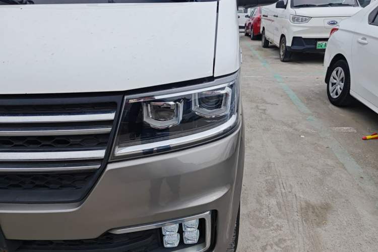 Used Jinbei New Hiace S 2023 1.5L Wealth Edition Van 2/5-Seater Air-Conditioned Model SWC15M Left Front Headlight