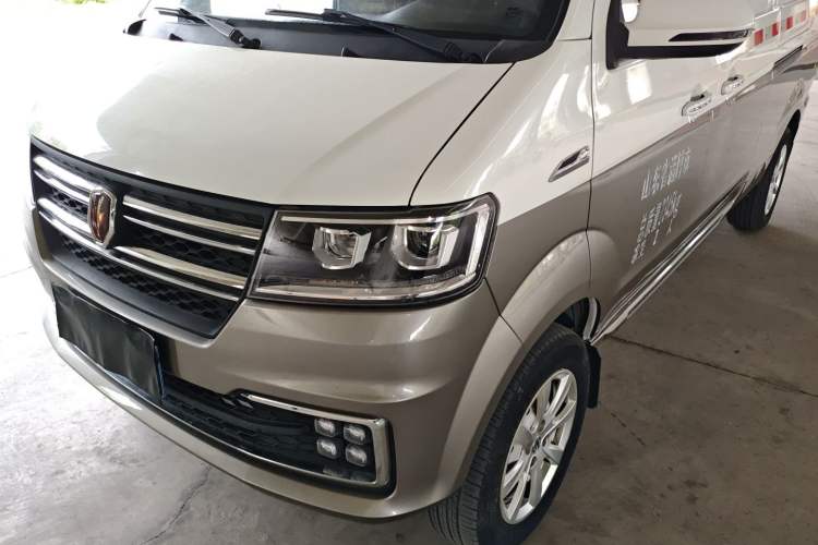 Used Jinbei New Hiace S 2023 1.5L Wealth Edition Van 2/5-Seater Non-Air-Conditioned Version SWC15M Left Front Headlight