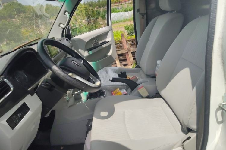 Used Jinbei New Hiace S 2023 1.6L Wealth Edition Van 2/5-Seater Air-Conditioned Model SWD16M Left Front Seat