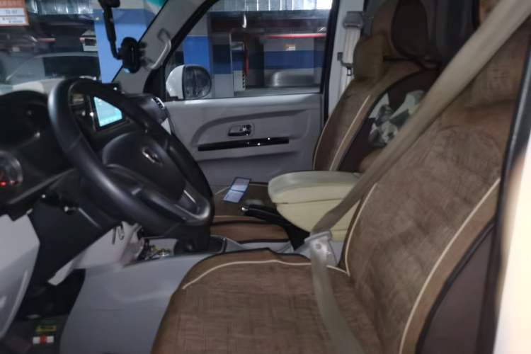 Used Jinbei New Hiace S 2023 1.5L Wealth Edition Van 2/5-Seater Air-Conditioned Model SWC15M Left Front Seat