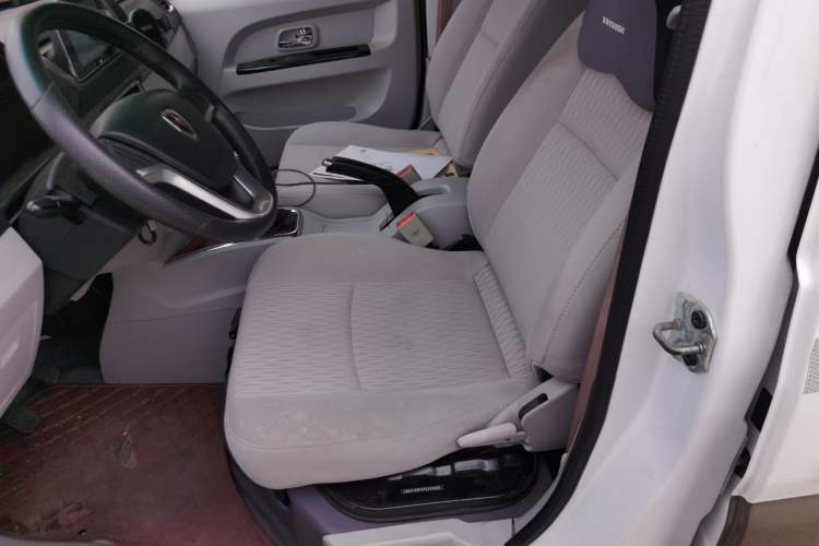 Used Jinbei New Hiace S 2023 1.5L Wealth Edition Van 2/5-Seater Air-Conditioned Model SWC15M Left Front Seat