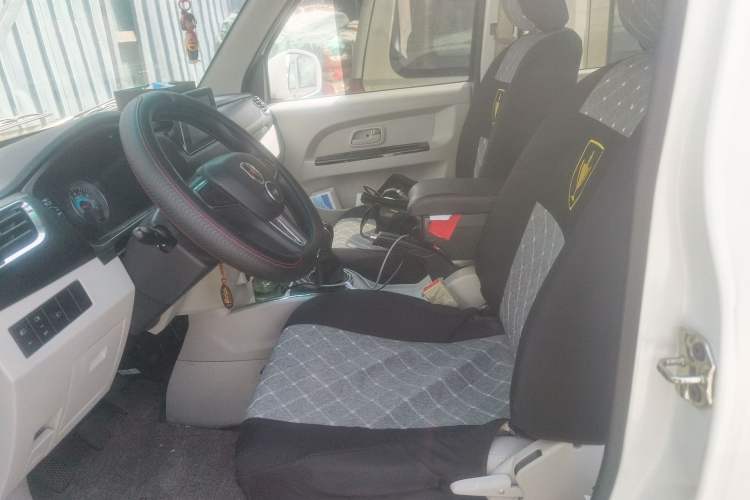 Used Jinbei New Hiace S 2023 1.5L Wealth Edition Passenger Van 5/6/7-Seater Non-Air-Conditioned Version SWC15M Left Front Seat