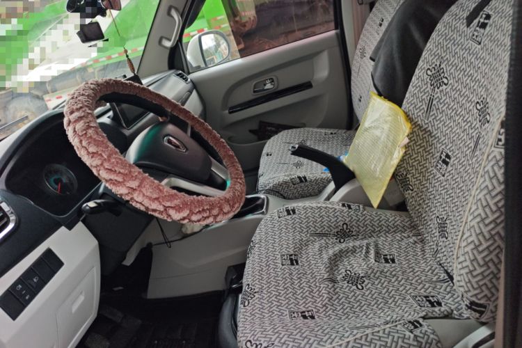 Used Jinbei New Hiace S 2023 1.5L Wealth Edition Passenger Van 5/6/7-Seater Central Air Conditioning Version SWC15M Left Front Seat