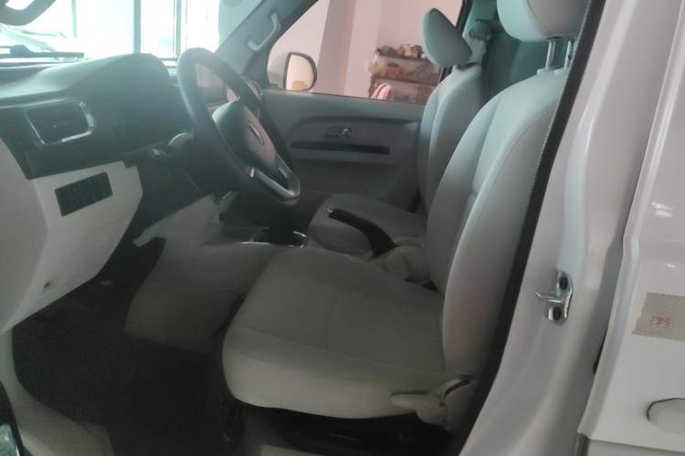 Used Jinbei New Hiace S 2023 1.5L Wealth Edition Van 2/5-Seater Non-Air-Conditioned Version SWC15M Left Front Seat