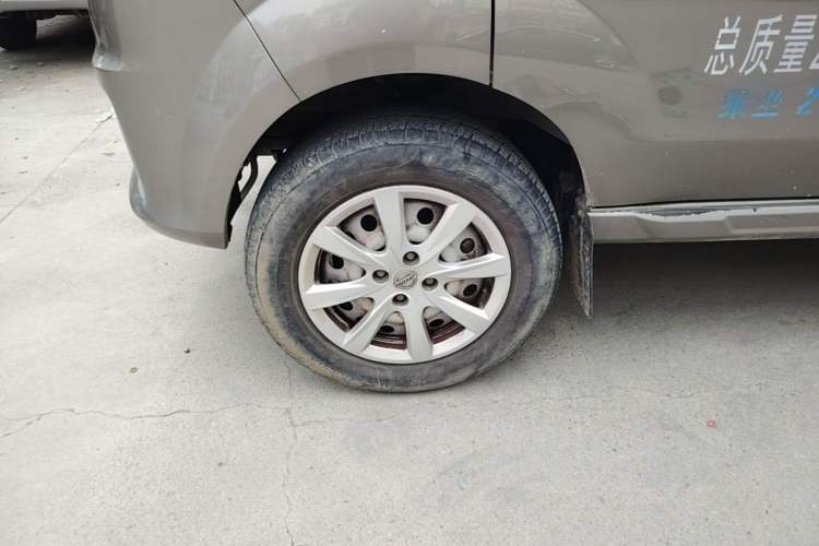 Used Jinbei New Hiace S 2023 1.5L Wealth Edition Van 2/5-Seater Non-Air-Conditioned Version SWC15M Left Front Wheel Hub