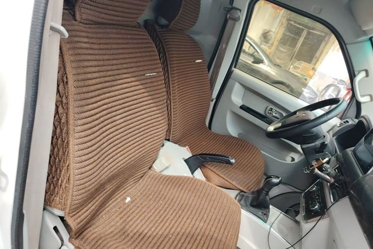 Used Jinbei New Hiace S 2023 1.5L Wealth Edition Van 2/5-Seater Non-Air-Conditioned Version SWC15M Left Rear Seat