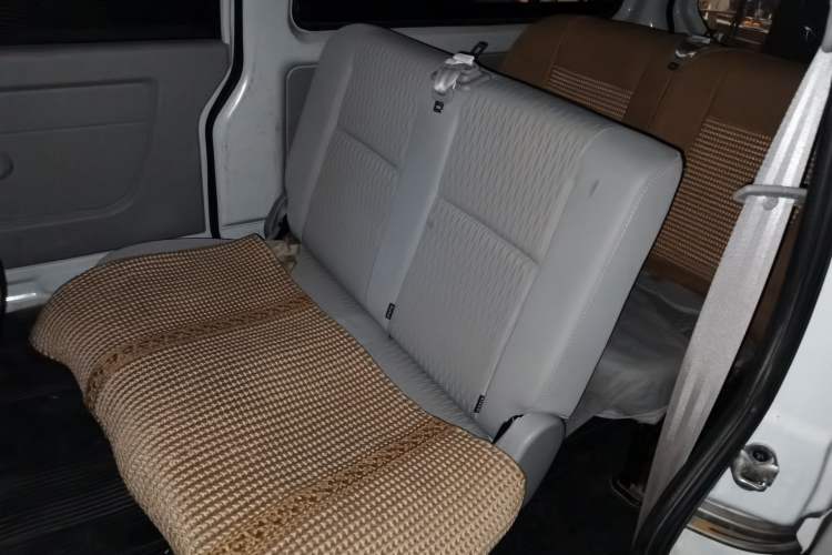 Used Jinbei New Hiace S 2023 1.5L Wealth Edition Passenger Van 5/6/7-Seater Non-Air-Conditioned Version SWC15M Left Rear Seat