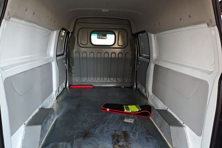 Used Jinbei New Hiace S 2023 1.5L Wealth Edition Van 2/5-Seater Non-Air-Conditioned Version SWC15M Left Rear Seat