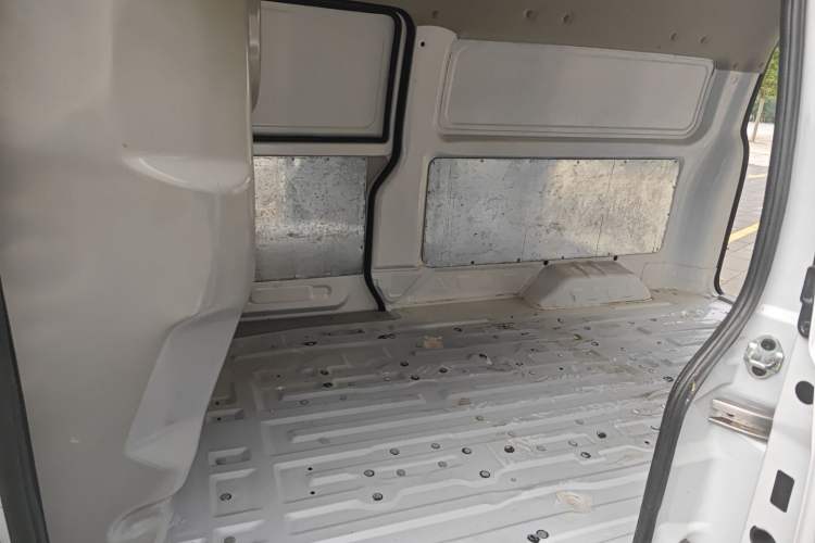 Used Jinbei New Hiace S 2023 1.5L Wealth Edition Van 2/5-Seater Non-Air-Conditioned Version SWC15M Left Rear Seat