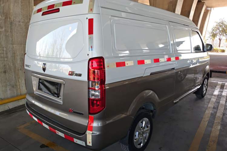 Used Jinbei New Hiace S 2023 1.5L Wealth Edition Van 2/5-Seater Non-Air-Conditioned Version SWC15M Rear Right 45 Deg