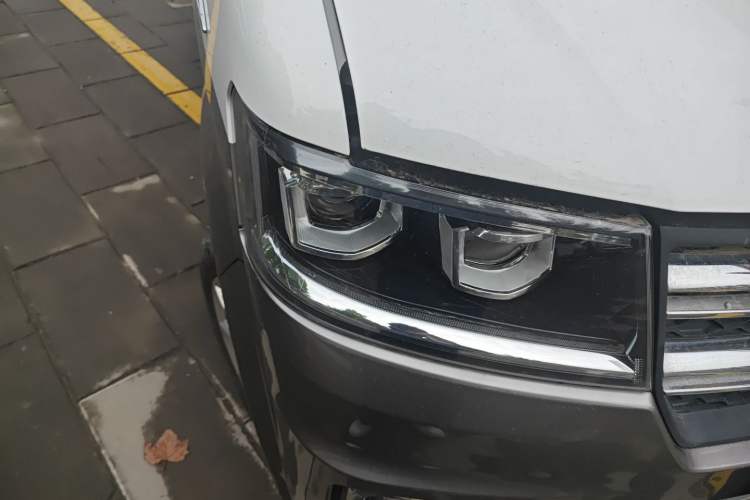 Used Jinbei New Hiace S 2023 1.5L Wealth Edition Van 2/5-Seater Non-Air-Conditioned Version SWC15M Right Front Headlight