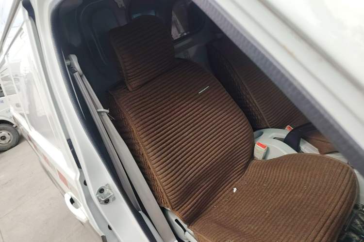 Used Jinbei New Hiace S 2023 1.5L Wealth Edition Van 2/5-Seater Non-Air-Conditioned Version SWC15M Right Front Seat